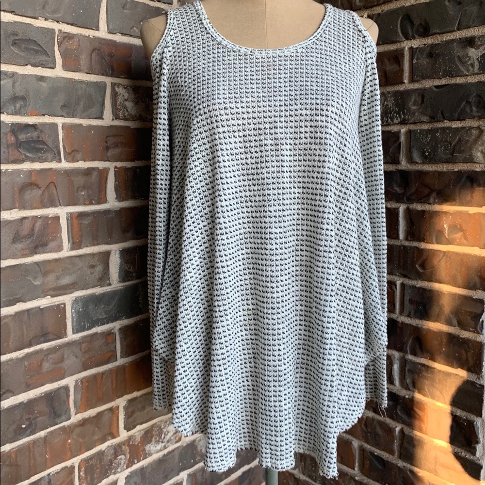 NWOT Knit Long Sleeve Top Black & White Cold Shoulder - Small